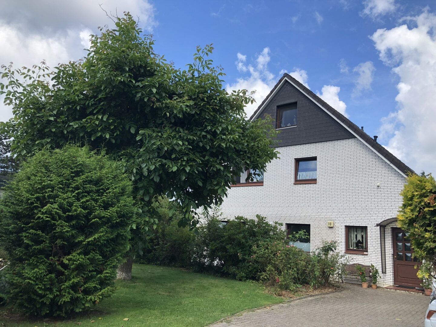 Mehr über den Artikel erfahren Einfamilienhaus mit Einliegerwohnung in Henstedt-Rhen – am Naturschutzgebiet! Courtagefrei!