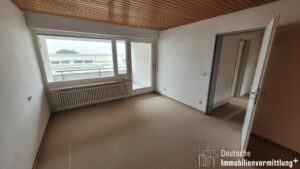 Schlafzimmer mit Zugang zum Balkon