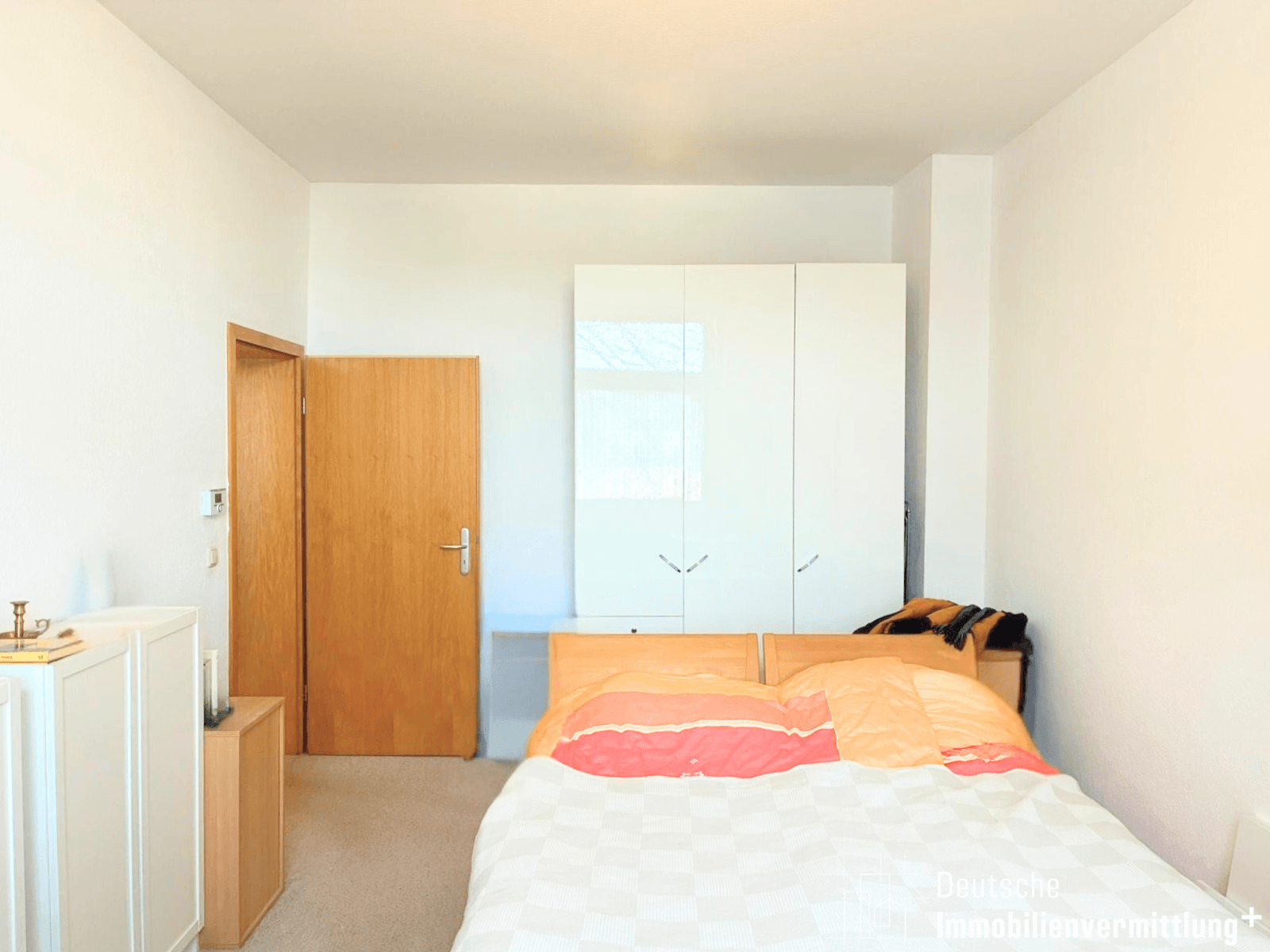 Mehr über den Artikel erfahren Zentral wohnen: Altbauflair, Balkon & lichtdurchflutete Räume!