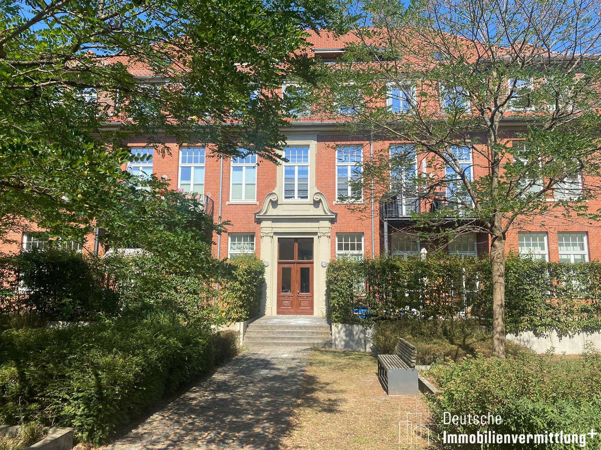 Mehr über den Artikel erfahren Frei-stehend! Attraktive 2-Zimmerwohnung in top Lage!