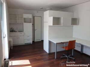 Eingangsbereich und Pantry.jpg