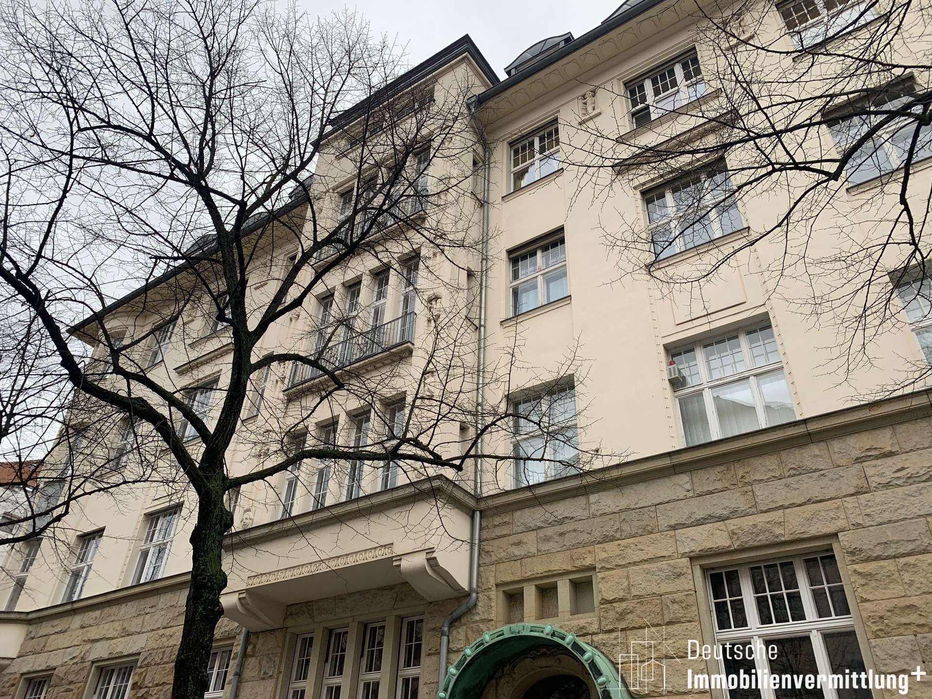Mehr über den Artikel erfahren Herrschaftliche 6-Zimmer-Wohnung in top Lage