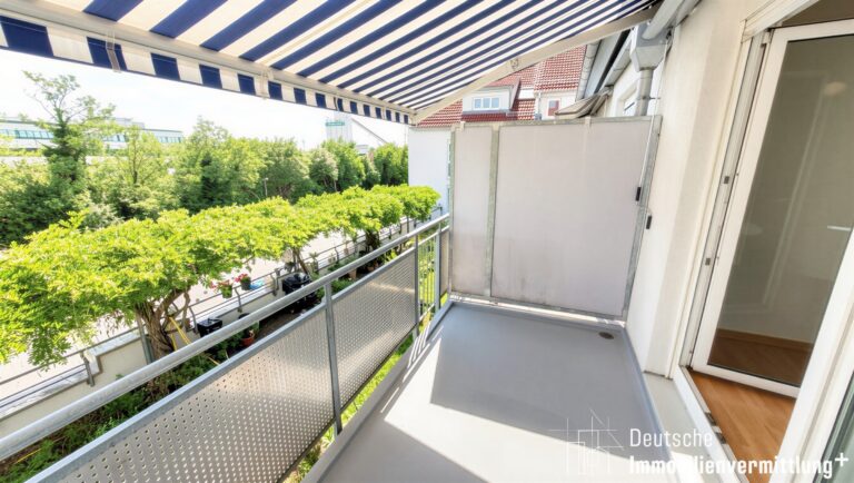 Balkon mit Markise