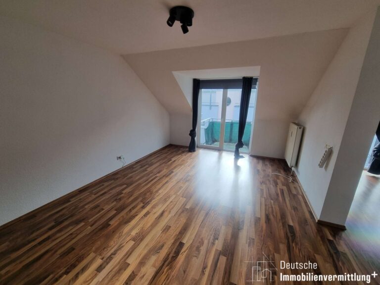 Wohnzimmer mit Balkon