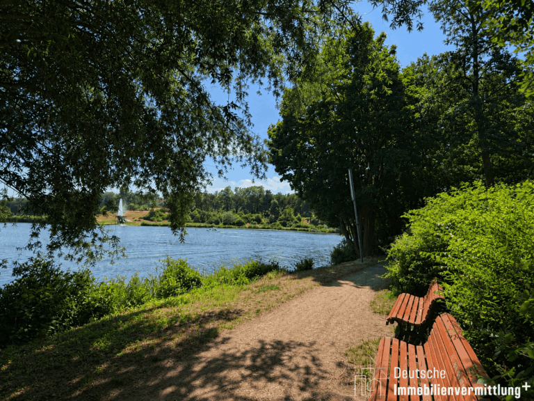 Blick über den See zum Park Babelsberg