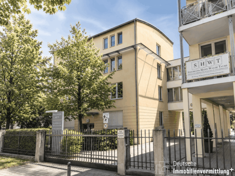 Einfahrt zur Anlage