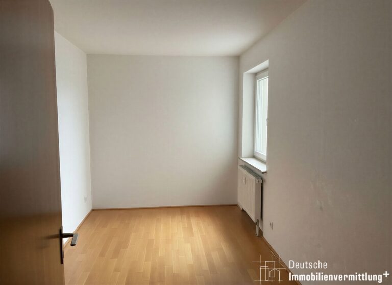 Arbeits-/Kinderzimmer - (Beispiel für renovierten Raum: KI generiert)