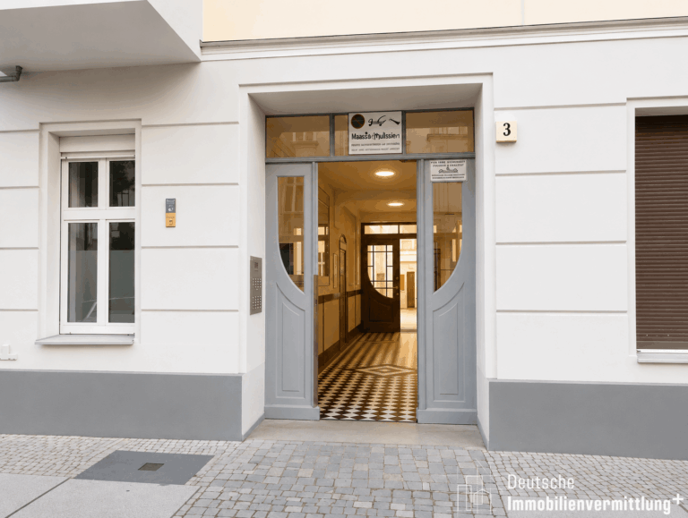 gepflegter historischer Hauseingang