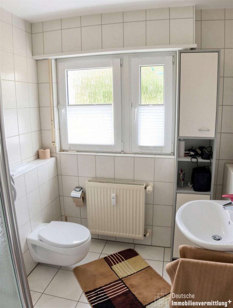 kleines Bad mit WC