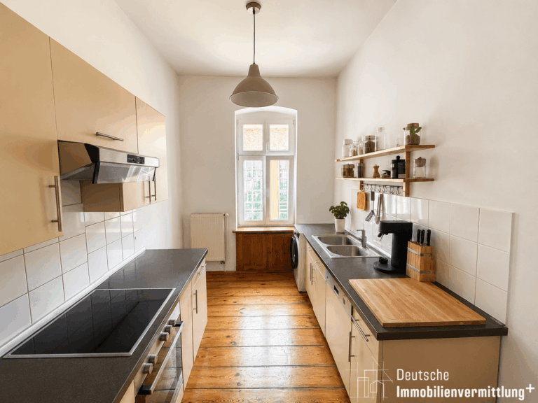 07 Küche mit Einbauküche