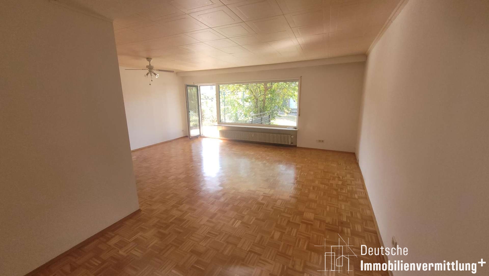 Mehr über den Artikel erfahren Großzügige 3-Zimmerwohnung mit zusätzlichem Hobbyraum, Garage und Garten