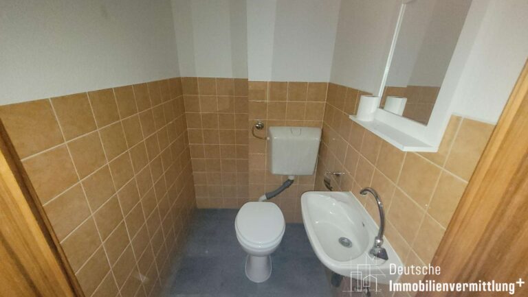 separates WC