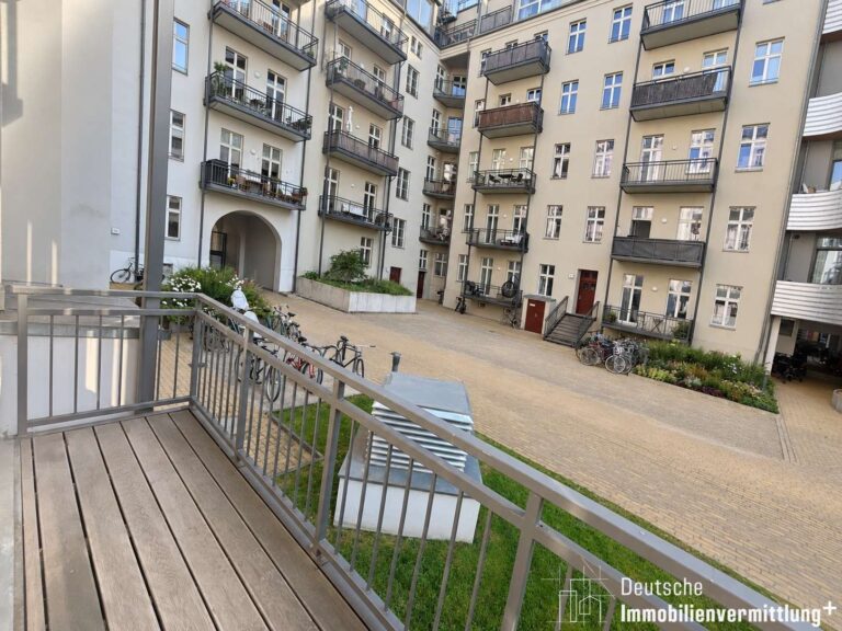 004_Balkon_Blick_Innenhof